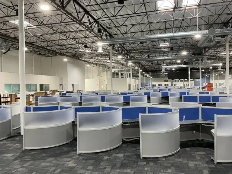 500 contemporary rounded cubicles across the full floor: color-coded by department, arranged in flowing clusters that give the space energy and movement. Modern office cubicles that employees are proud to work in.